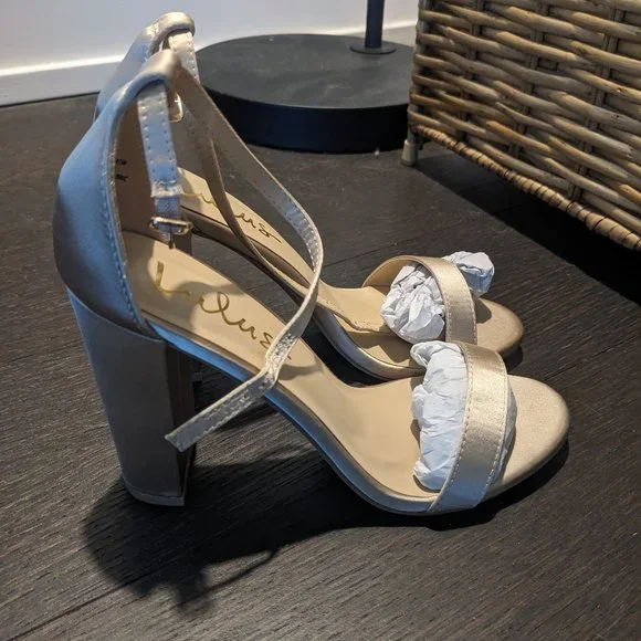 Lulu's Block Heel - Picture 2 of 3